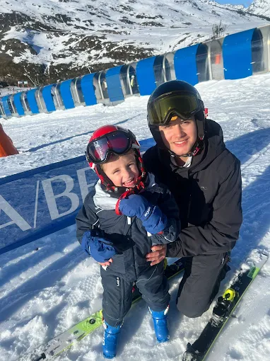 Diego en clase con ninos baqueira — Alpine Ski Academy, Baqueira Beret